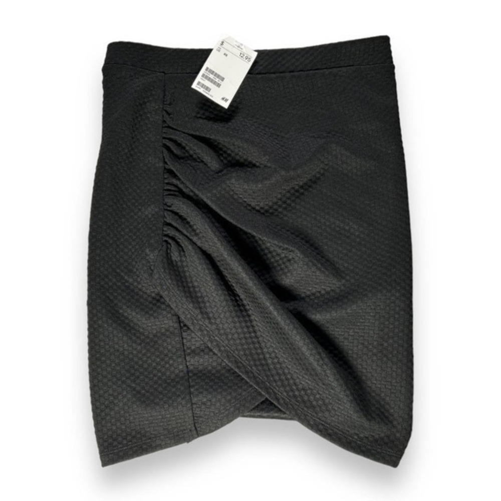 NWT H&M Black Textured Stretchy Ruched Tulip Skirt Size XS - "Regena"